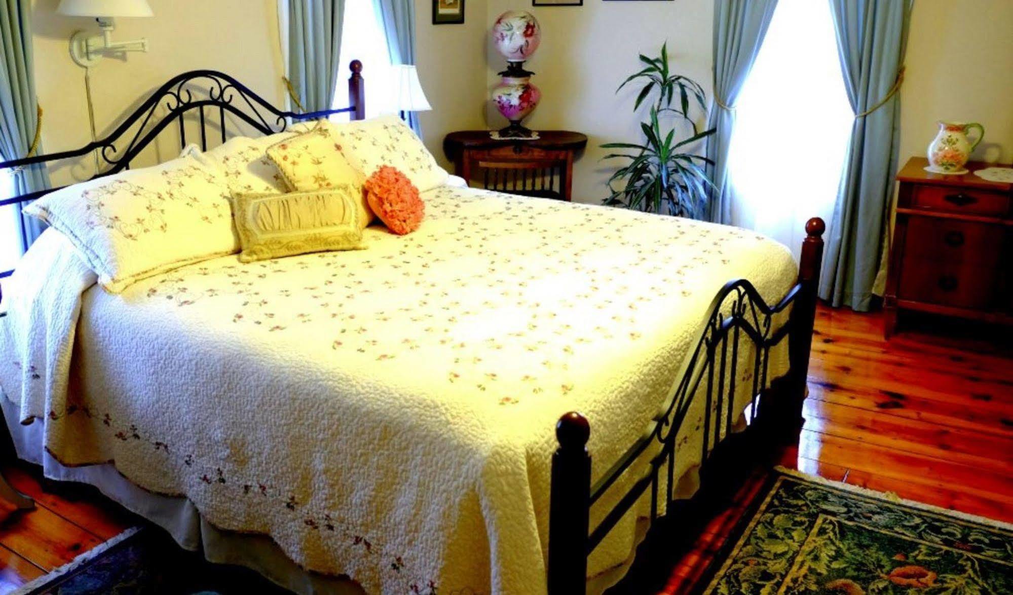 Harrington House Bed & Breakfast Милфорд Екстериор снимка